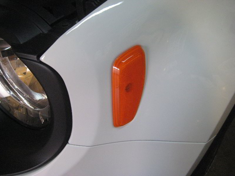 Jeep-Renegade-Front-Quarter-Panel-Side-Marker-Light-Bulb-Replacement-Guide-002