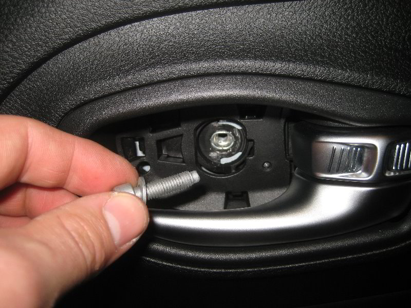 Jeep-Renegade-Interior-Door-Panel-Removal-Speaker-Replacement-Guide-014