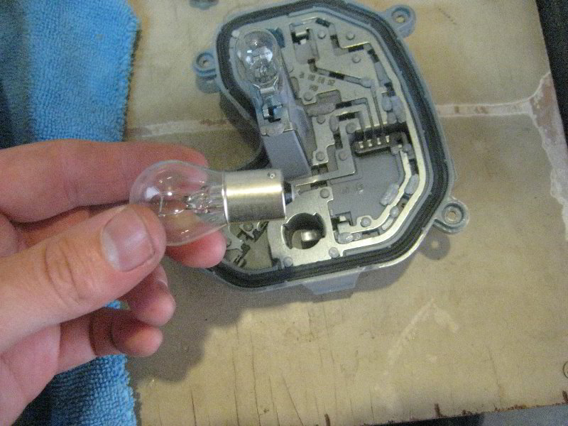 Jeep-Renegade-Tail-Light-Bulbs-Replacement-Guide-020