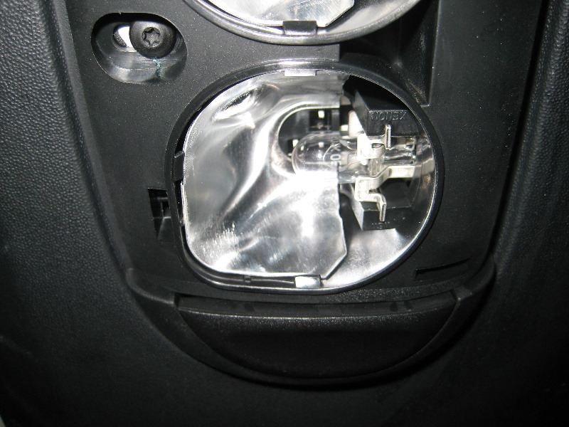 Jeep-Wrangler-Dome-Light-Bulbs-Replacement-Guide-010