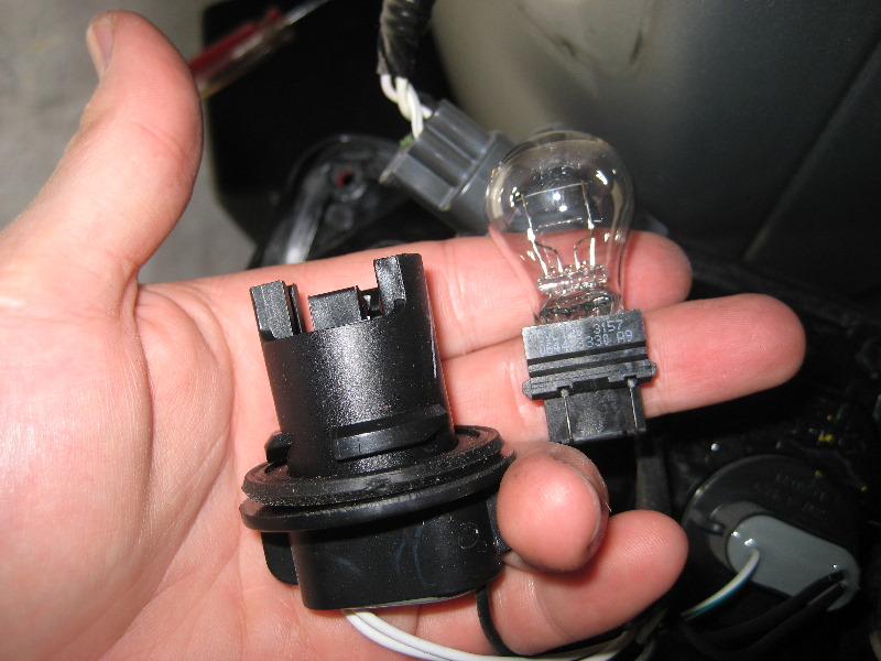 Jeep-Wrangler-Tail-Light-Bulbs-Replacement-Guide-010