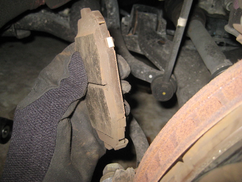 Kia-Forte-Front-Brake-Pads-Replacement-Guide-028
