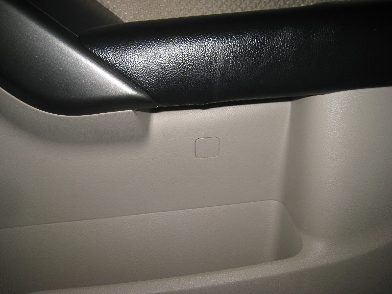 Kia-Forte-Plastic-Interior-Door-Panel-Removal-Guide-004