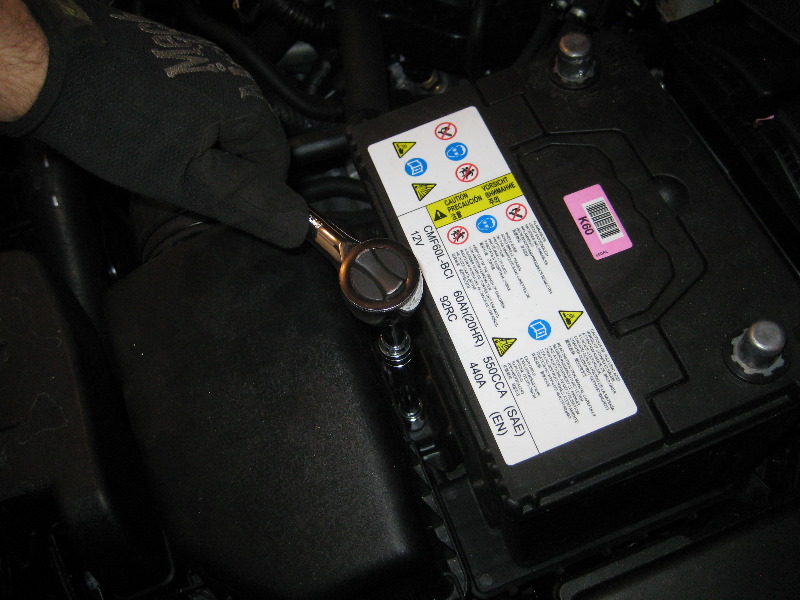Kia-Rio-12V-Car-Battery-Replacement-Guide-013