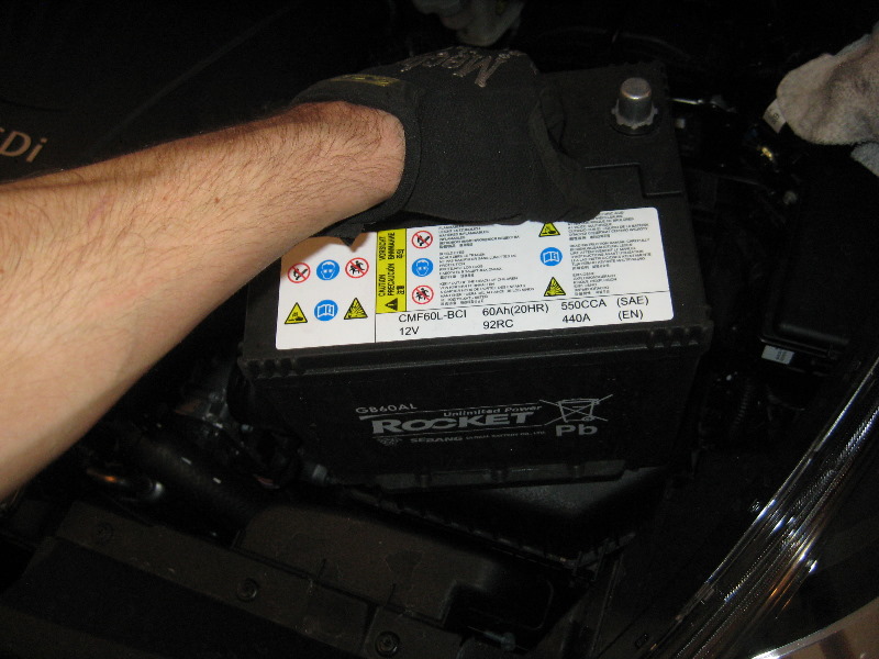 Kia-Rio-12V-Car-Battery-Replacement-Guide-014