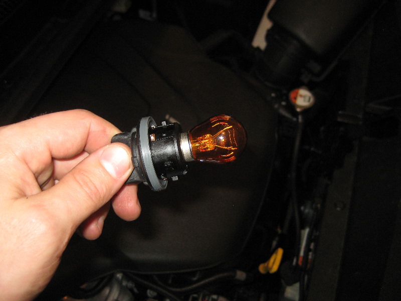 Kia-Rio-Headlight-Bulbs-Replacement-Guide-021