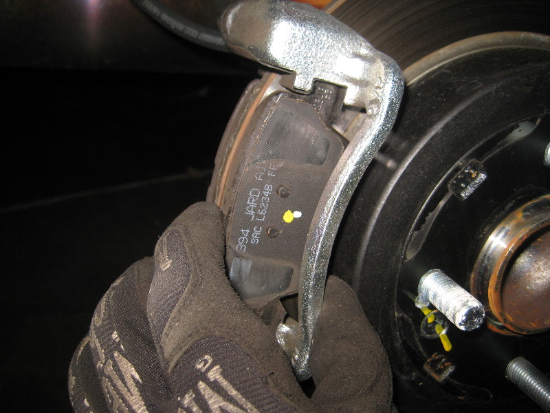 Kia-Rio-Rear-Disc-Brake-Pads-Replacement-Guide-017