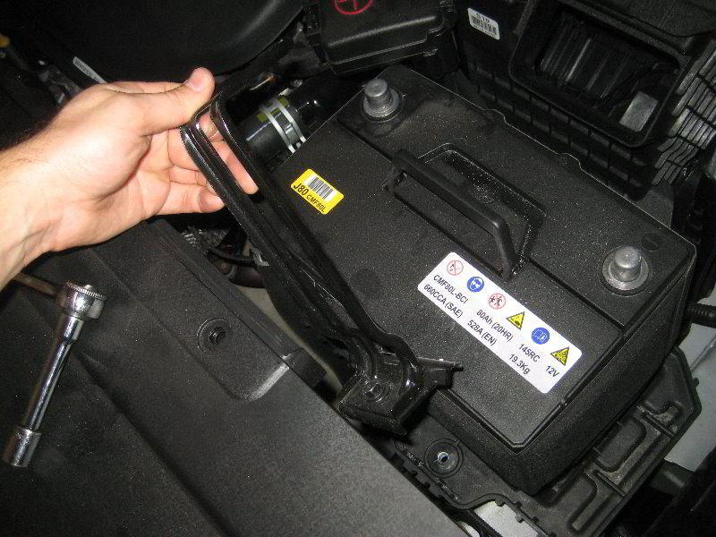 Kia-Sedona-12V-Automotive-Battery-Replacement-Guide-027