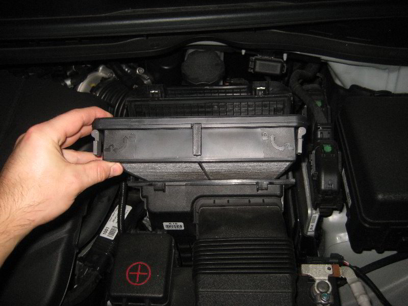 Kia-Sedona-Engine-Air-Filter-Replacement-Guide-011