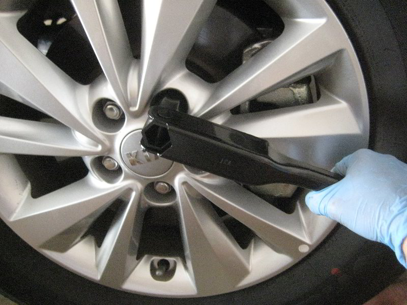 Kia-Sedona-Front-Brake-Pads-Replacement-Guide-043