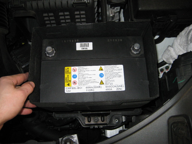 Kia-Sorento-12V-Automotive-Battery-Replacement-Guide-023