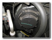 Kia-Sorento-Headlight-Bulbs-Replacement-Guide-013