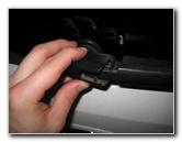 Kia-Soul-Rear-Window-Wiper-Blade-Replacement-Guide-016