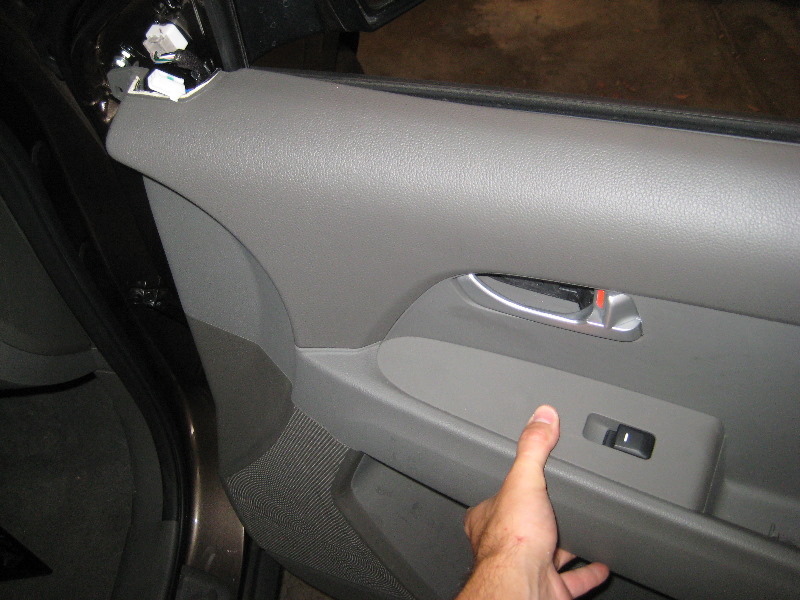 Kia-Sportage-Interior-Door-Panel-Removal-Guide-022