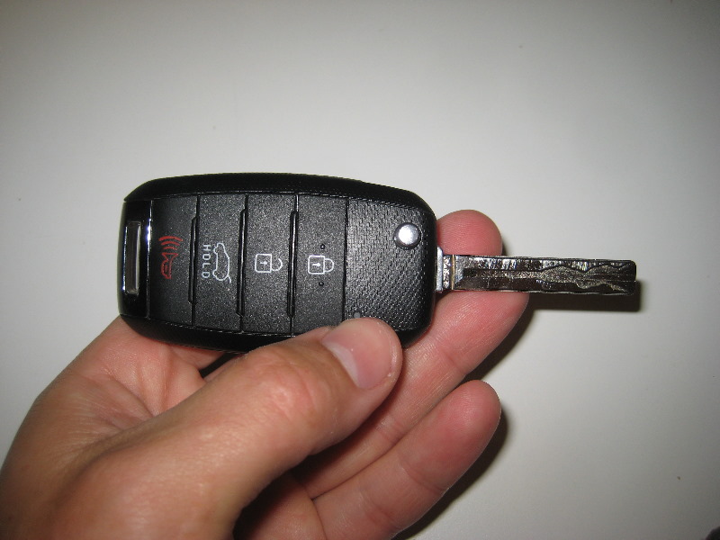 Kia-Sportage-Key-Fob-Battery-Replacement-Guide-004