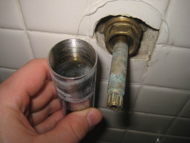 Leaking-Shower-Tub-Faucet-Valve-Stem-Replacement-Guide-020