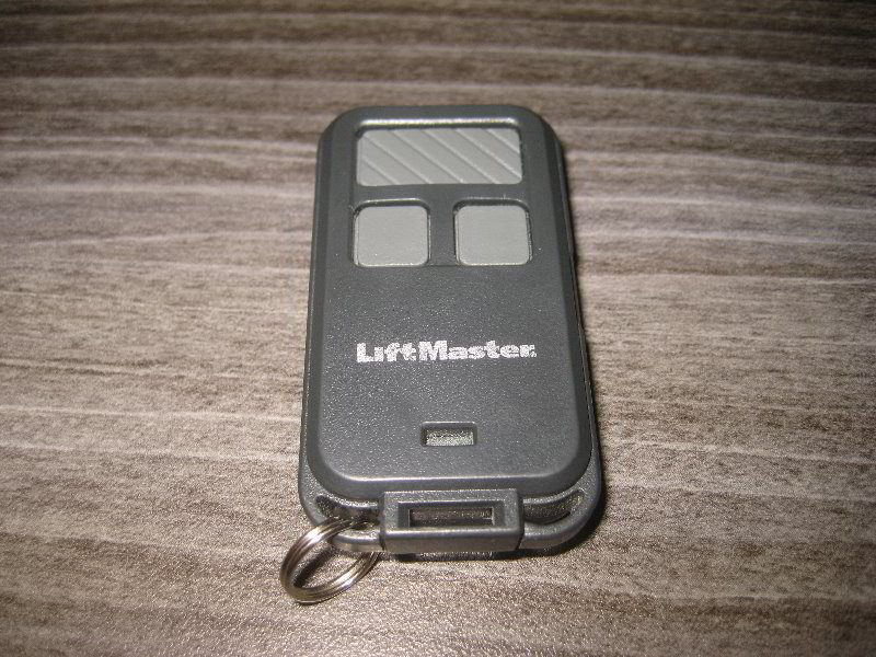 Liftmaster-Key-Fob-Battery-Replacement-Guide-001