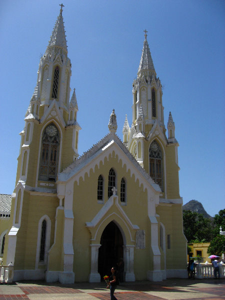 Basilica-Menor-Nuestra-Senora-Del-Valle