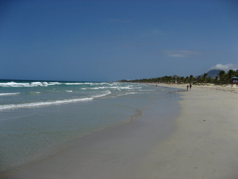 Playa-El-Agua-Isla-Margarita
