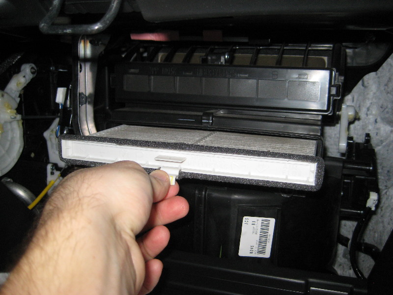 Mazda-CX-5-HVAC-Cabin-Air-Filter-Replacement-Guide-009