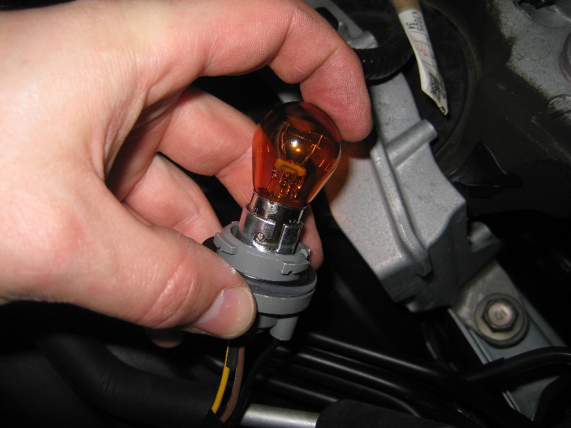 Mazda-CX-5-Headlight-Bulbs-Replacement-Guide-028
