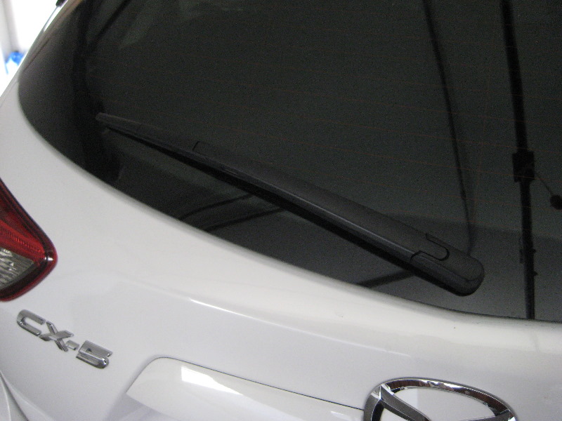 Mazda-CX-5-Rear-Window-Wiper-Blade-Replacement-Guide-015