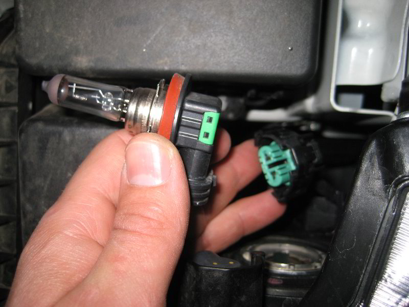 Mazda-Mazda3-Headlight-Bulbs-Replacement-Guide-006