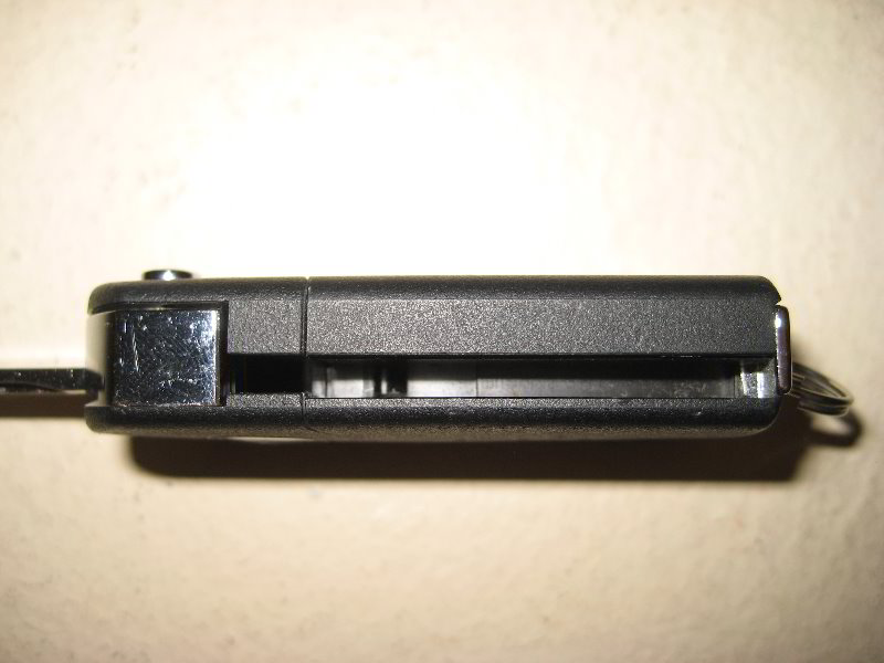 Mazda-Mazda3-Key-Fob-Battery-Replacement-Guide-003