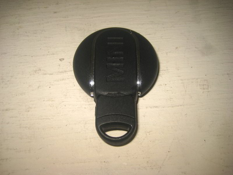 Mini-Cooper-Key-Fob-Battery-Replacement-Guide-002