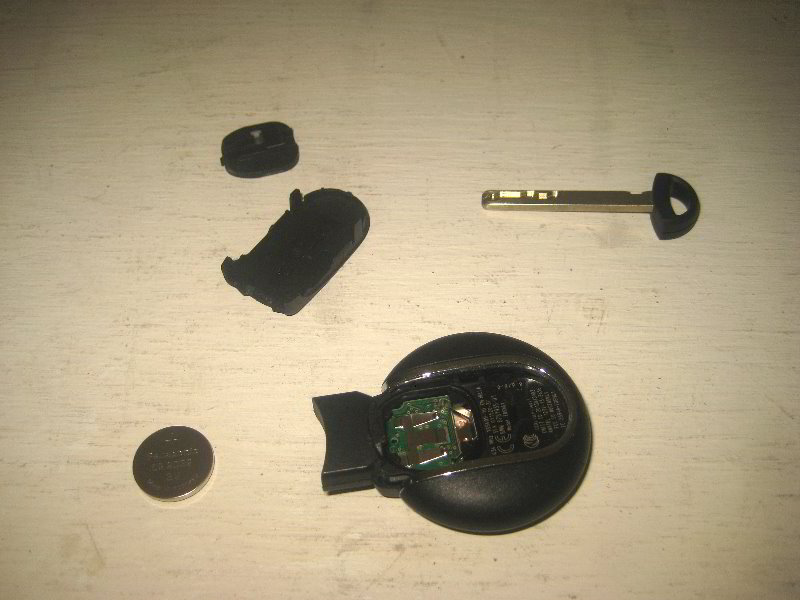 Mini-Cooper-Key-Fob-Battery-Replacement-Guide-017