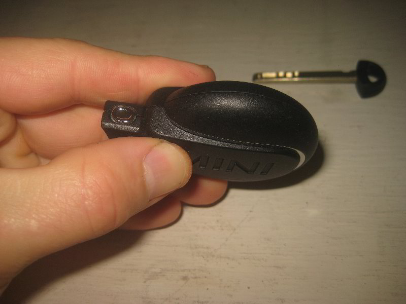 Mini-Cooper-Key-Fob-Battery-Replacement-Guide-023