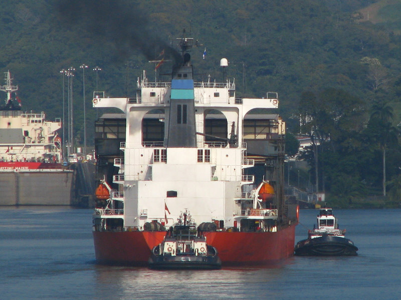 Miraflores-Locks-Panamax-Ship-Panama-Canal-010