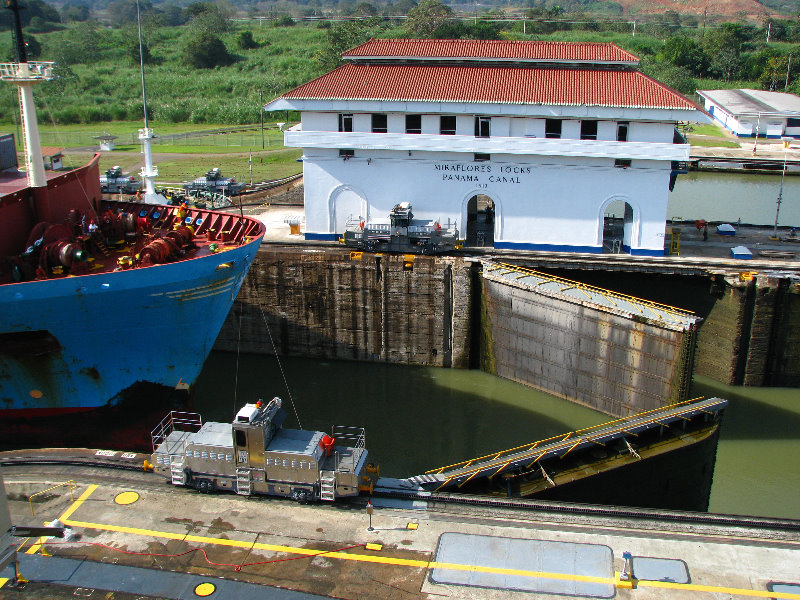 Miraflores-Locks-Panamax-Ship-Panama-Canal-033