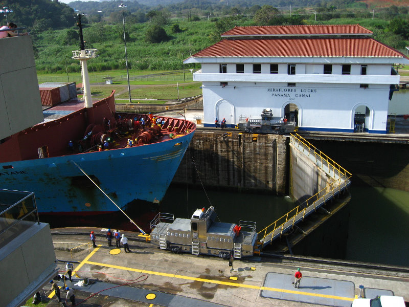 Miraflores-Locks-Panamax-Ship-Panama-Canal-045
