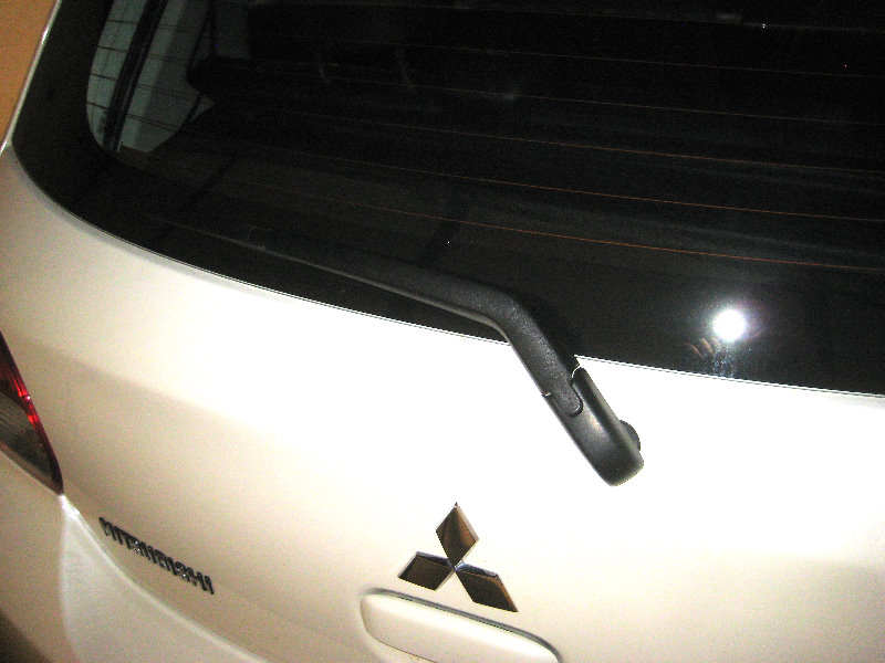 Mitsubishi-Mirage-Rear-Window-Wiper-Blade-Replacement-Guide-001