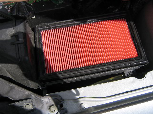 Nissan-Altima-Headlight-Bulb-05