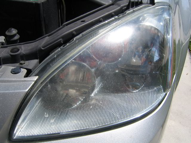Nissan-Altima-Headlight-Bulb-18