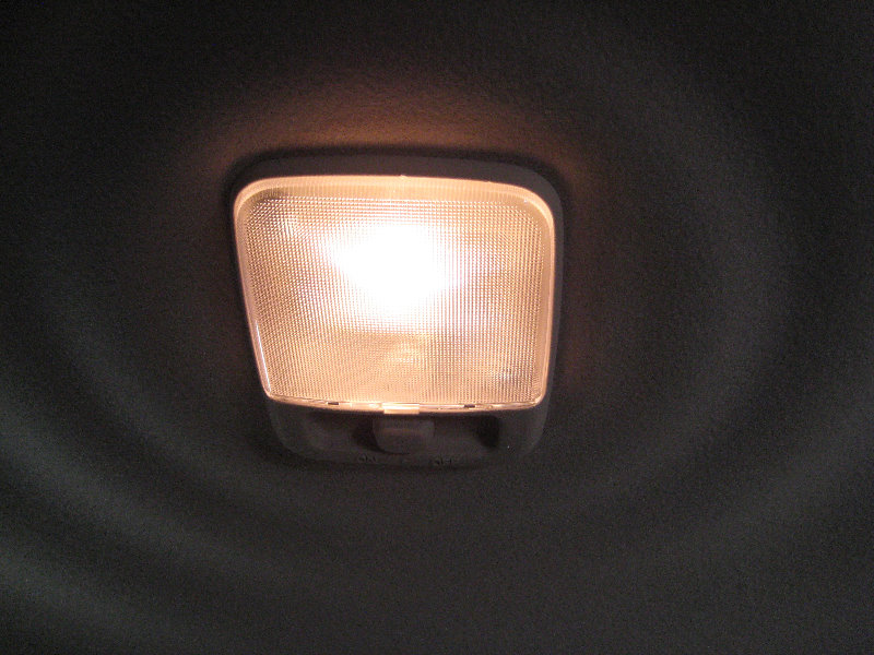 Nissan-Cube-Dome-Light-Bulb-Replacement-Guide-012