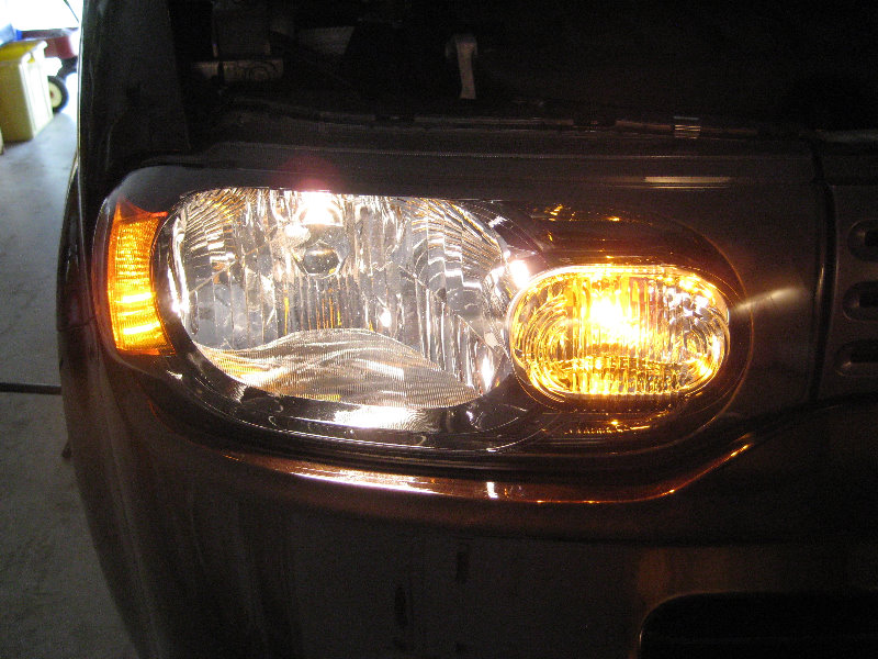 Nissan-Cube-Headlight-Bulbs-Replacement-Guide-027