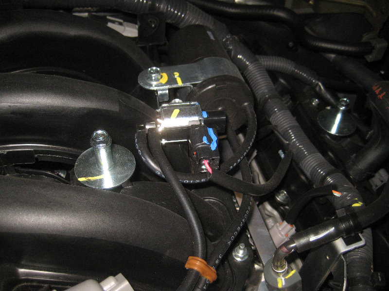 Nissan-Frontier-VQ40DE-V6-Engine-Serpentine-Belt-Replacement-Guide-046