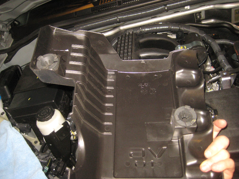 Nissan-Frontier-VQ40DE-V6-Engine-Serpentine-Belt-Replacement-Guide-047