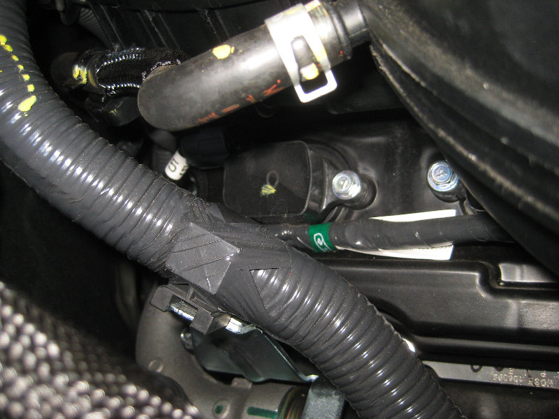 Nissan-Frontier-VQ40DE-V6-Engine-Spark-Plugs-Replacement-Guide-004