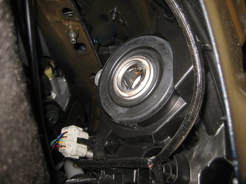 Nissan-Maxima-Headlight-Bulbs-Replacement-Guide-016
