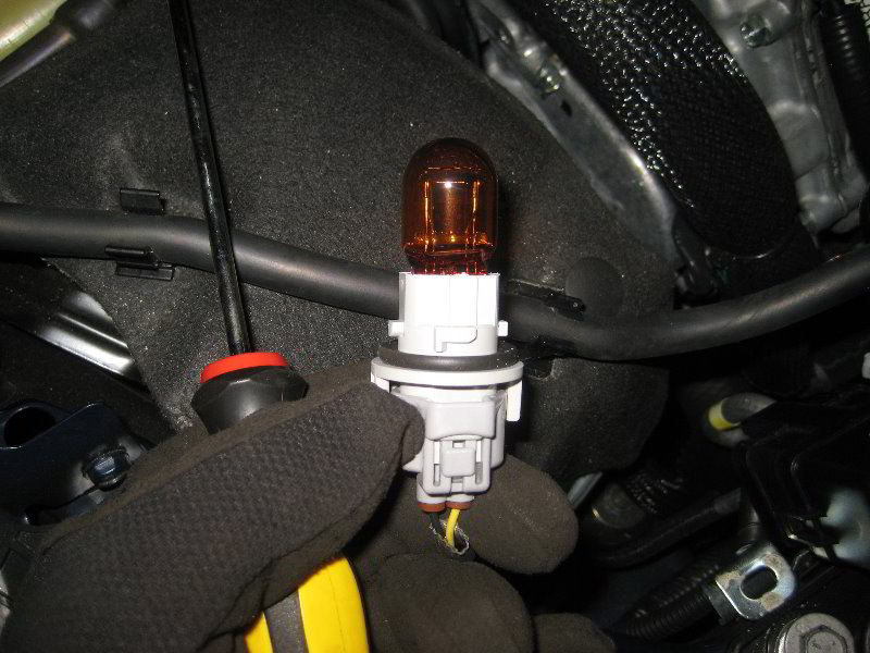 Nissan-Maxima-Headlight-Bulbs-Replacement-Guide-033