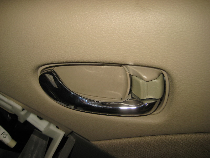 Nissan-Murano-Interior-Door-Panels-Removal-Guide-045