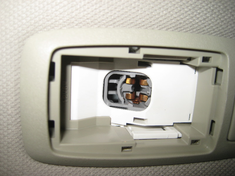 Nissan-Murano-Rear-Passenger-Reading-Light-Bulb-Replacement-Guide-006