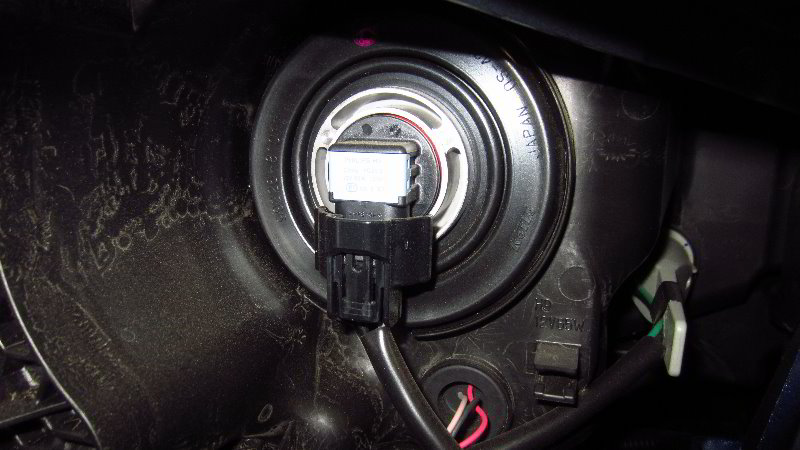 Nissan-Qashqai-Rogue-Sport-Headlight-Bulbs-Replacement-Guide-022
