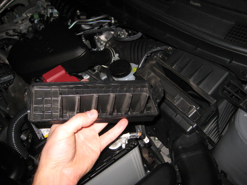 Nissan-Rogue-Engine-Air-Filter-Replacement-Guide-004