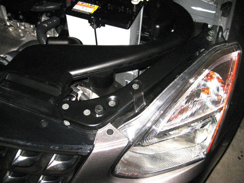 Nissan-Rogue-Headlight-Bulbs-Replacement-Guide-026