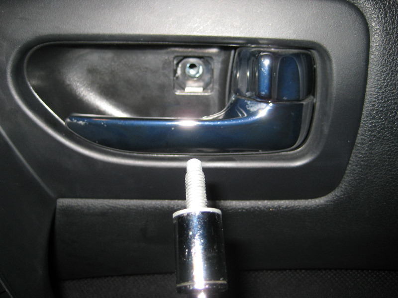 Nissan-Rogue-Interior-Door-Panel-Removal-Guide-009